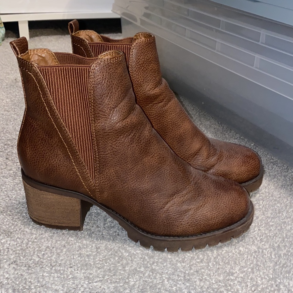 NWOT brown booties